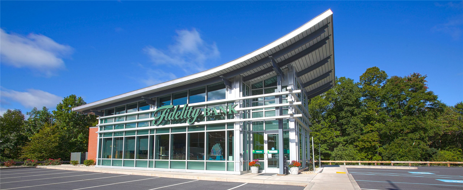 Image featuring the front of the Fidelity Bank branch in Mountain Top, PA.